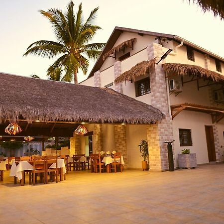 Hotel Baobab Cafe Мурундава Экстерьер фото
